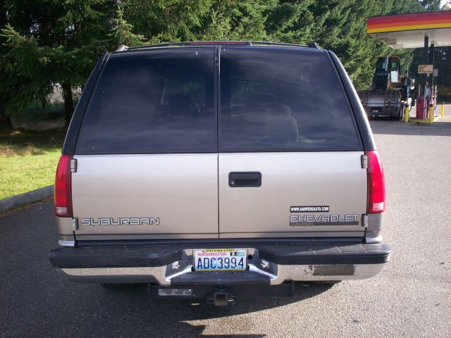 GMC Suburban 1999 photo 1