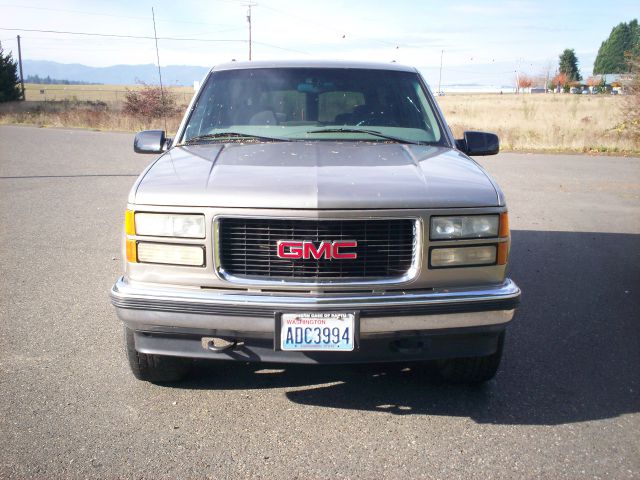 GMC Suburban 1999 photo 3