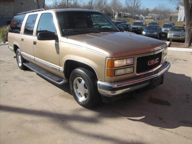 GMC Suburban 1999 photo 4