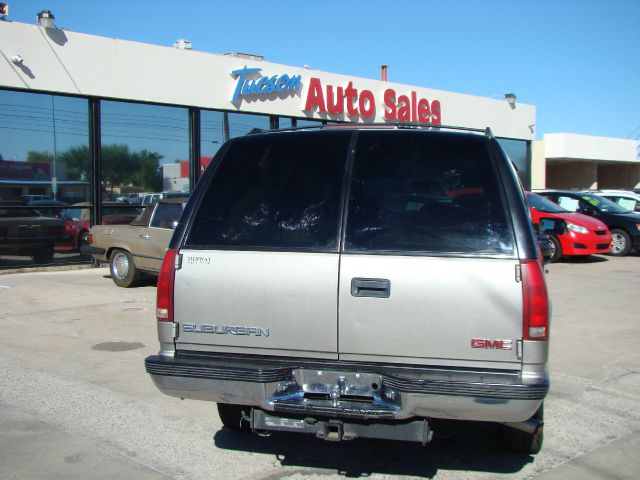 GMC Suburban 1999 photo 2