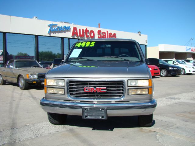 GMC Suburban 1999 photo 3