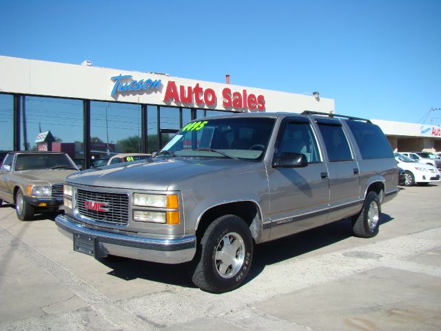 GMC Suburban 1999 photo 4