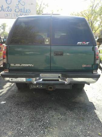 GMC Suburban 1999 photo 2
