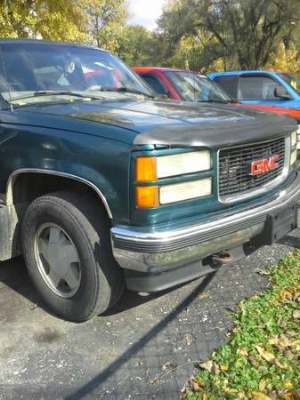 GMC Suburban 1999 photo 3