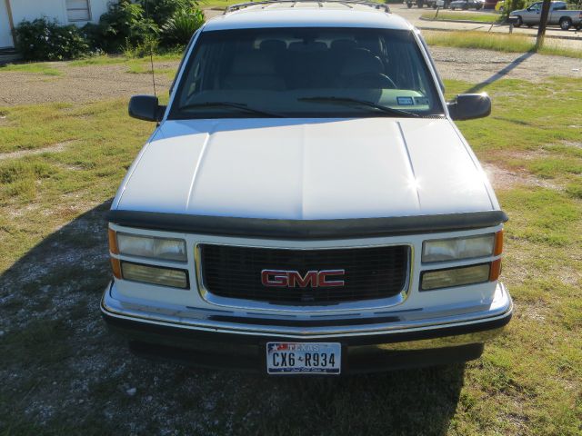 GMC Suburban 1999 photo 1