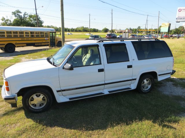 GMC Suburban 1999 photo 3