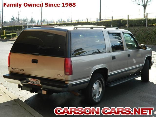 GMC Suburban 1999 photo 1