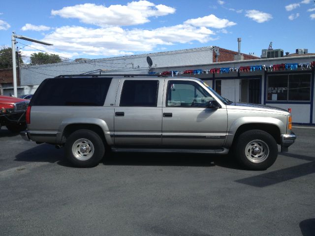 GMC Suburban 1999 photo 2
