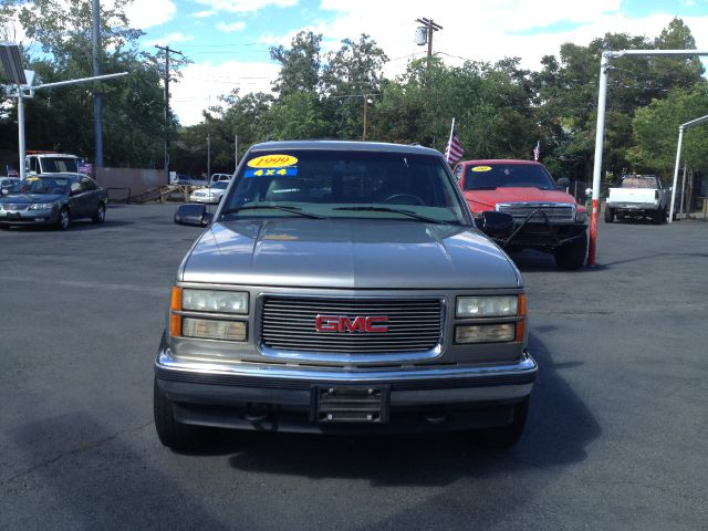 GMC Suburban 1999 photo 3