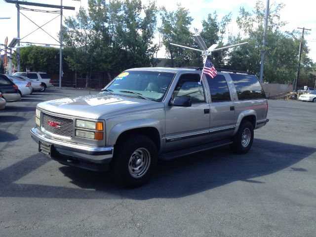 GMC Suburban 1999 photo 4