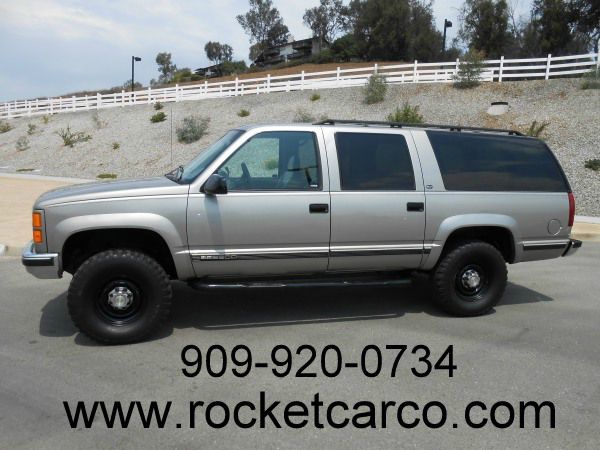 GMC Suburban 1999 photo 1
