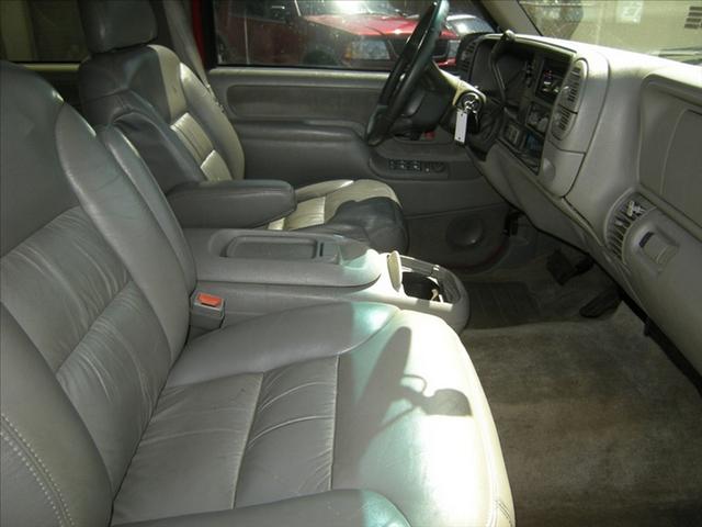GMC Suburban 1999 photo 1