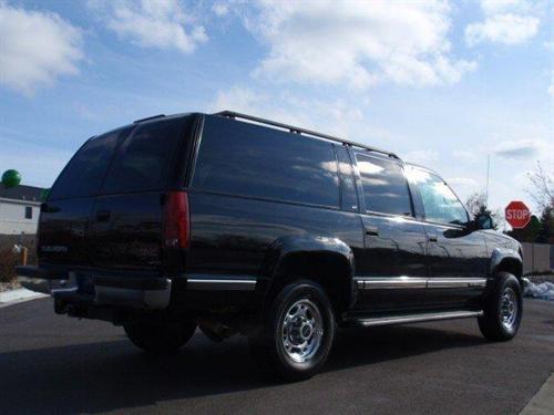 GMC Suburban 1999 photo 1
