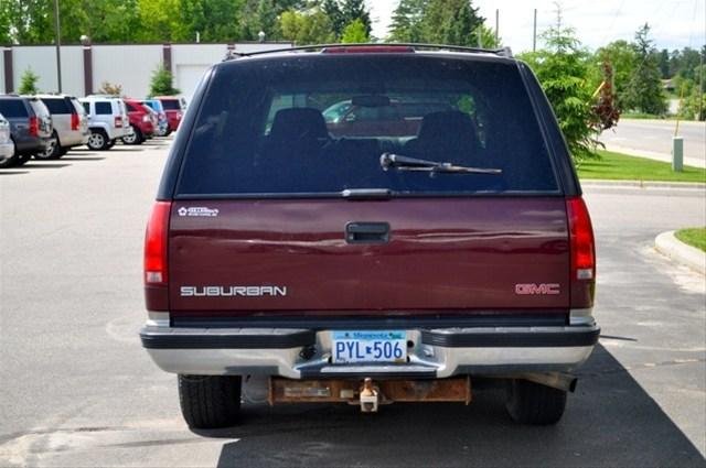 GMC Suburban 1999 photo 1