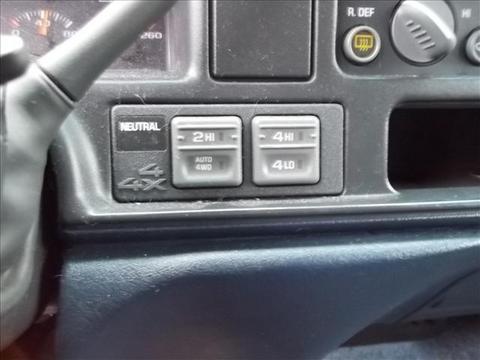 GMC Suburban 1999 photo 1