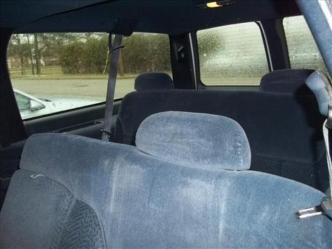 GMC Suburban 1999 photo 3