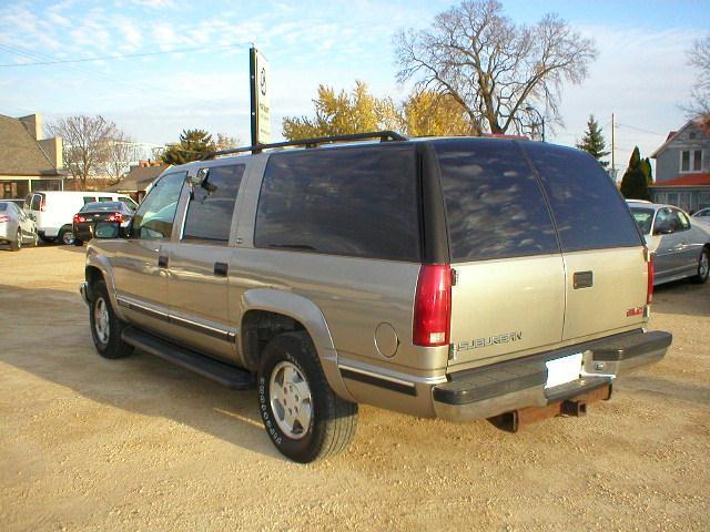 GMC Suburban 1999 photo 1