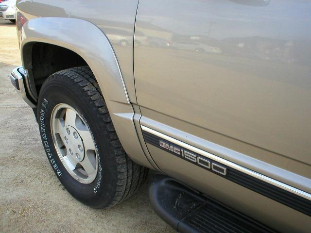 GMC Suburban 1999 photo 3