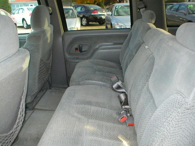 GMC Suburban 1999 photo 4