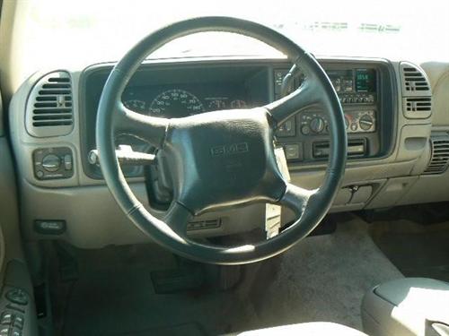 GMC Suburban 1999 photo 1