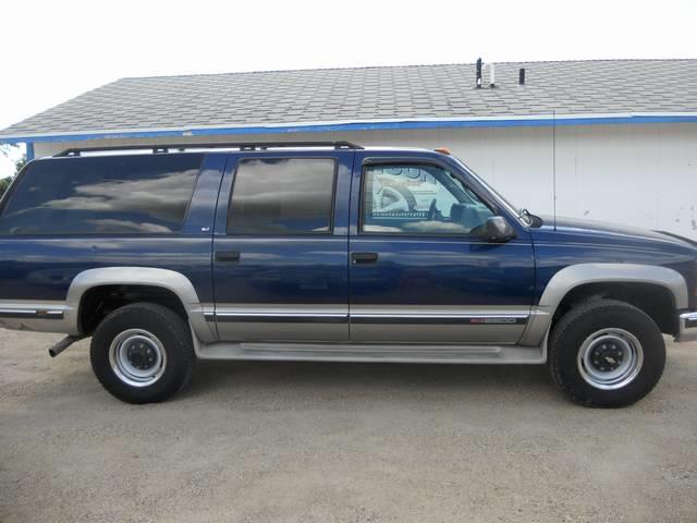GMC Suburban 1999 photo 2