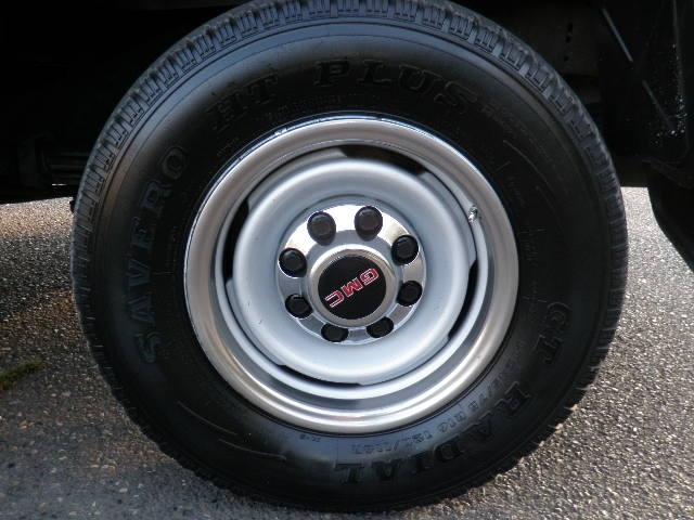 GMC Suburban 1999 photo 3