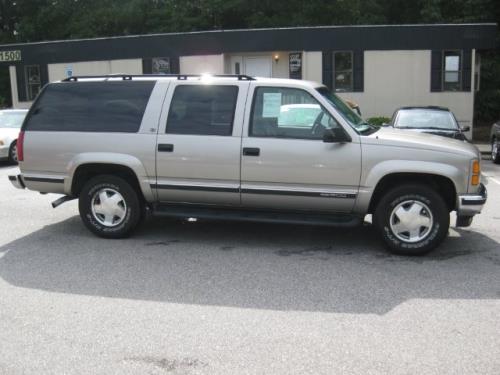 GMC Suburban 1999 photo 1