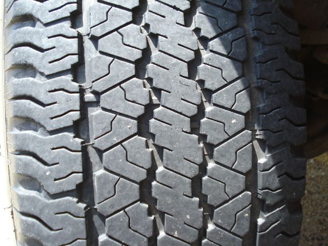 GMC Suburban 1999 photo 7