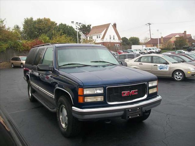 GMC Suburban 1999 photo 1