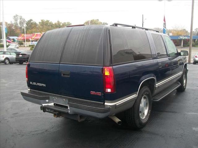 GMC Suburban 1999 photo 2