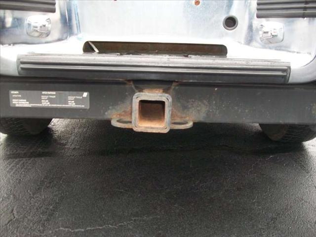 GMC Suburban 1999 photo 3