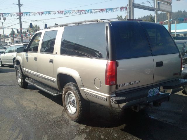 GMC Suburban 1999 photo 4