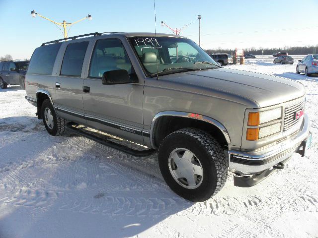 GMC Suburban 1999 photo 1