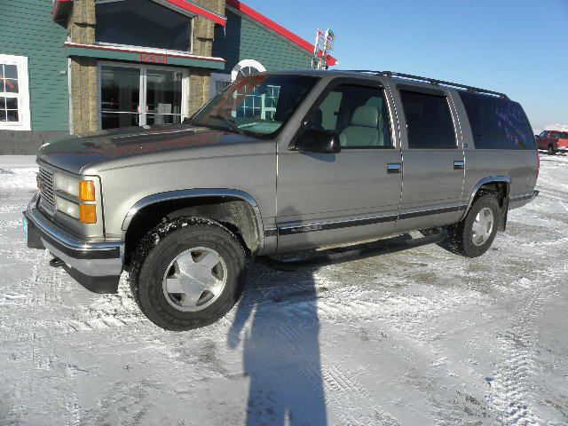 GMC Suburban 1999 photo 3