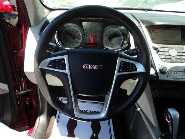 GMC Terrain 2011 photo 14
