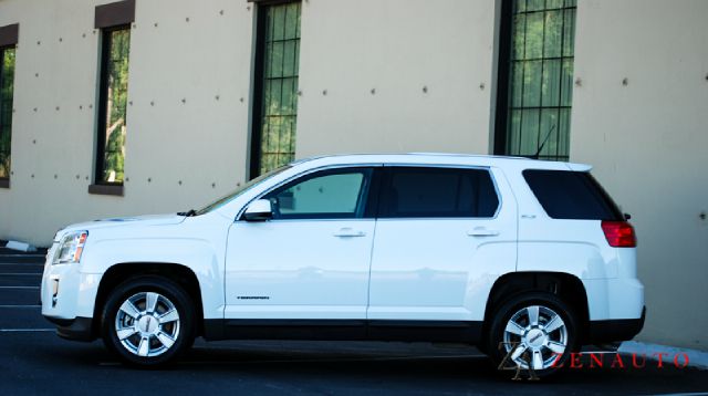GMC Terrain 2011 photo 1