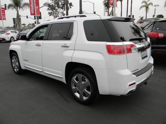 GMC Terrain 2013 photo 2