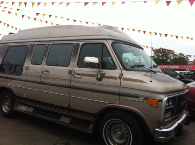 GMC Vandura SE - Convertible Sharp Passenger Van