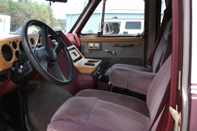 GMC Vandura G2500 SE - Convertible Sharp Passenger Van