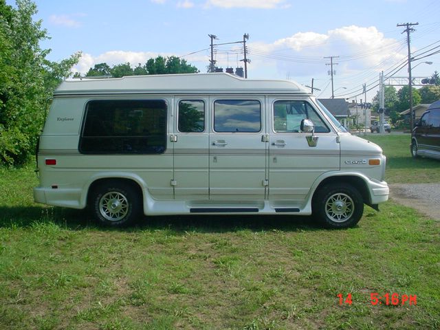 GMC Vandura G2500 SE - Convertible Sharp Passenger Van