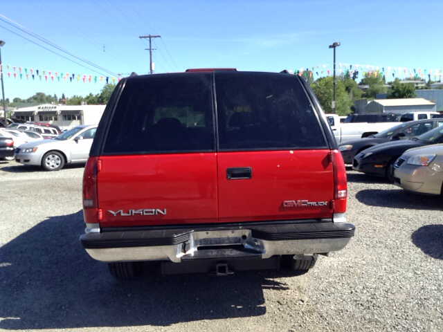GMC Yukon 1996 photo 2