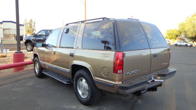 GMC Yukon 1996 photo 2