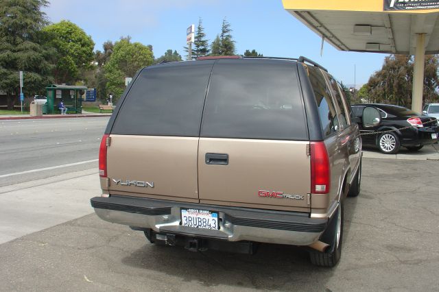 GMC Yukon 1996 photo 2