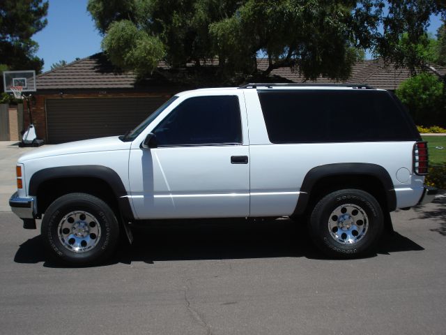 GMC Yukon 1997 photo 2