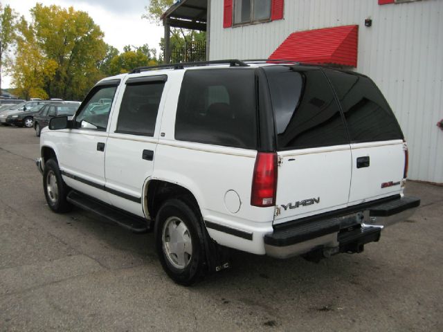 GMC Yukon 1997 photo 3