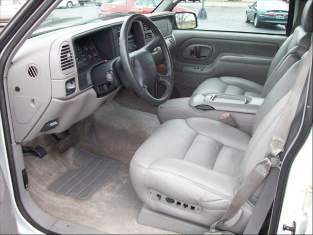 GMC Yukon 1998 photo 2