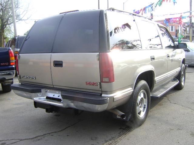 GMC Yukon 1999 photo 2