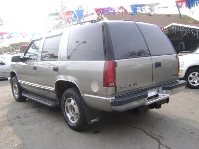 GMC Yukon 1999 photo 3