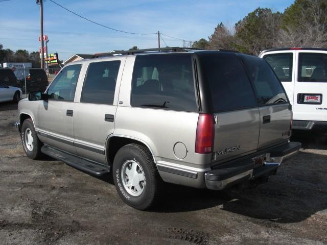 GMC Yukon 1999 photo 1