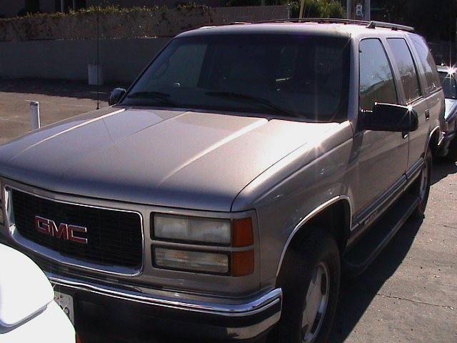 GMC Yukon 1999 photo 2